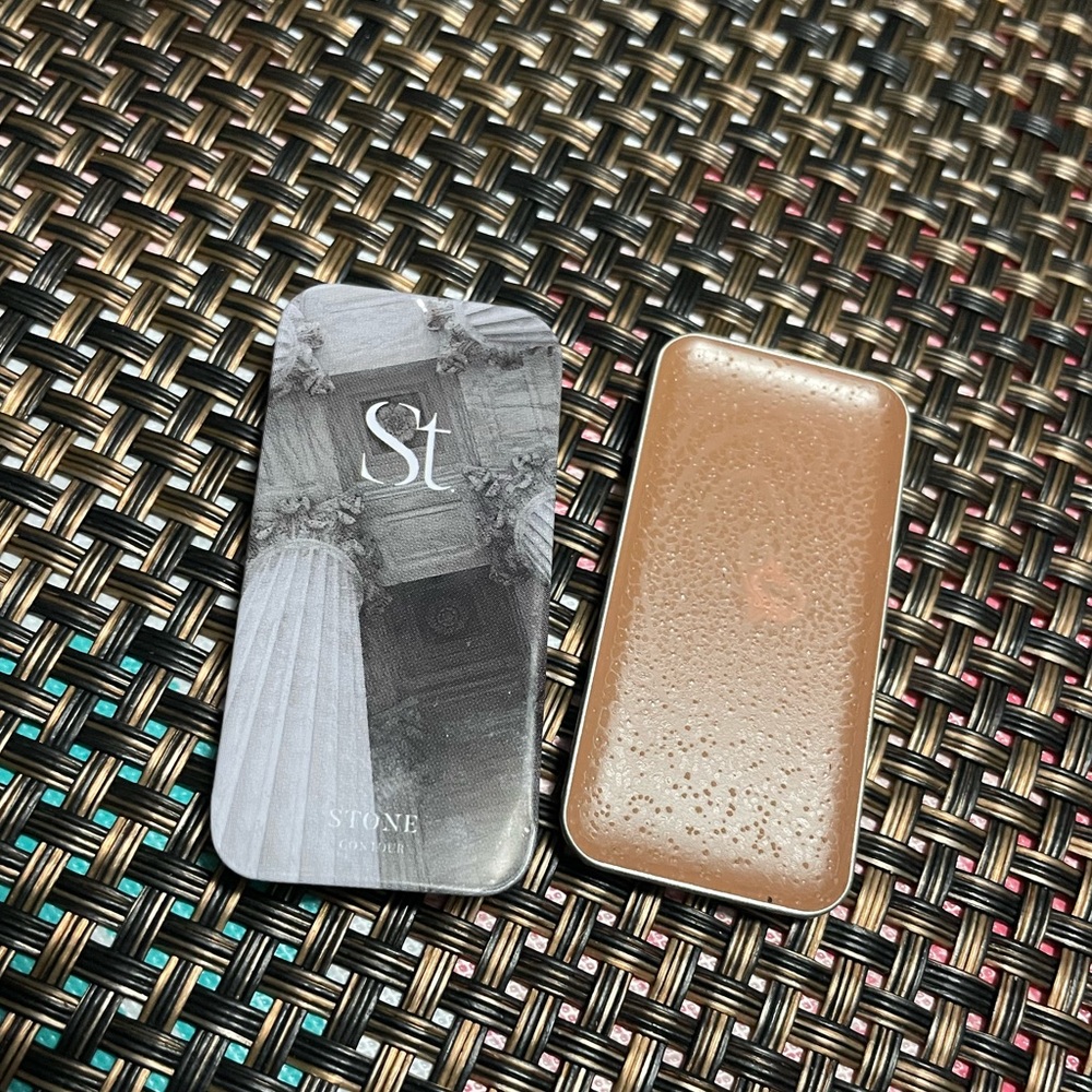 New seint contour stone